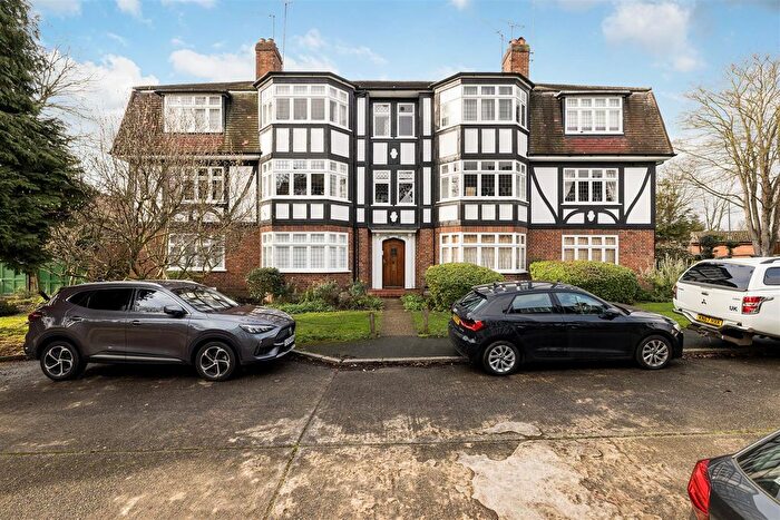 3 Bedroom Flat For Sale In Hermon Hill, Wanstead, E11
