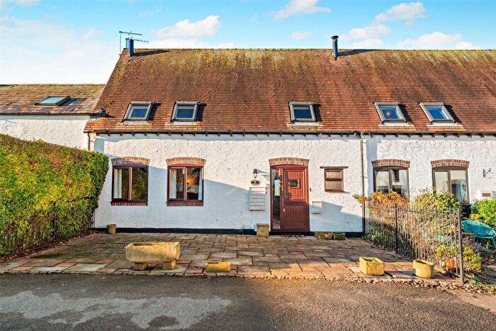 3 Bedroom Semi Detached House For Sale In Bascote Chase, Southam, Warwickshire, CV47