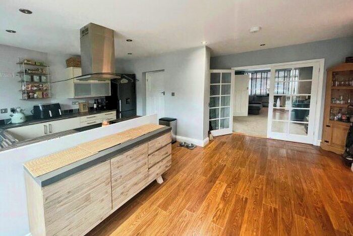 4 Bedroom Semi-Detached House To Rent In Whitby Road, Ipswich, IP4