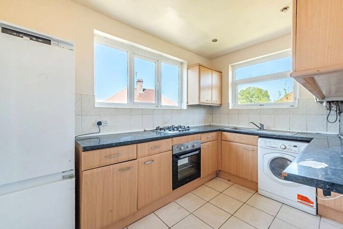 3 Bedroom Maisonette To Rent In Woodgrange Close, Kenton, Harrow, HA3