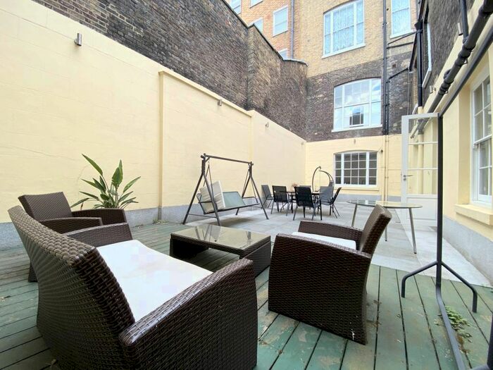 3 Bedroom Flat To Rent In Basement Flat, Harley Street, London, W1G
