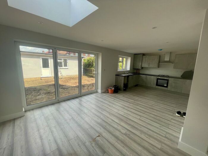 5 Bedroom Semi-Detached House To Rent In Floriston Avenue, Uxbridge, Greater London, UB10