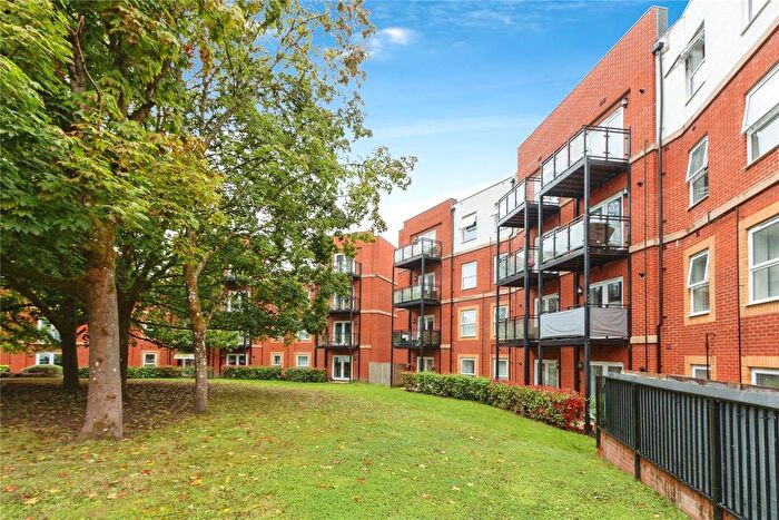 1 Bedroom Flat For Sale In Edrich Grange, Crowthorne, Berkshire, RG45