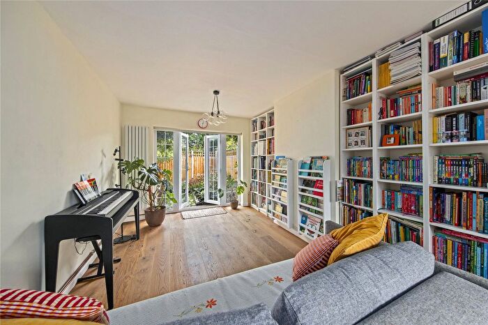 2 Bedroom Maisonette For Sale In Greville Close, St Margarets, TW1