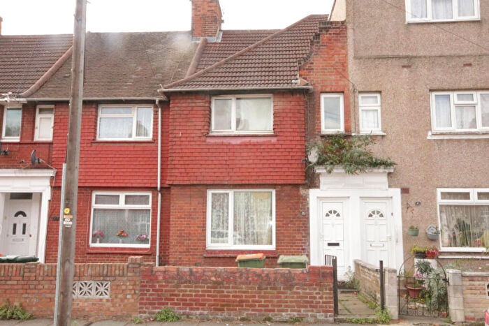 3 Bedroom Terraced House For Sale In Egham Road, E13