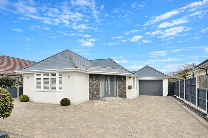 3 Bedroom Bungalow For Sale In Brook Way, Friars Cliff, BH23