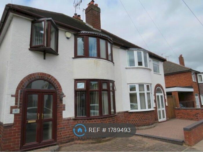 3 Bedroom Semi-Detached House To Rent In Wood Street, Tipton, DY4