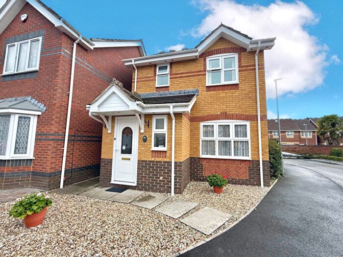 3 Bedroom Detached House For Sale In Squires Copse, Peatmoor, Swindon, SN5