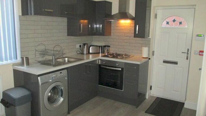 1 Bedroom Flat To Rent In Throstle Lane, Middleton, Leeds, LS10