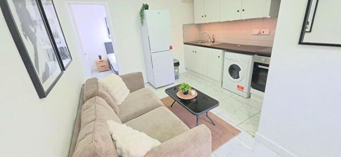 1 Bedroom Flat To Rent In Broadfield Road, Manchester, M14