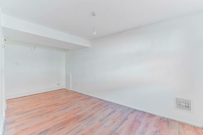 2 Bedroom Flat To Rent In Addison Road, London, , Norwood, London, SE25