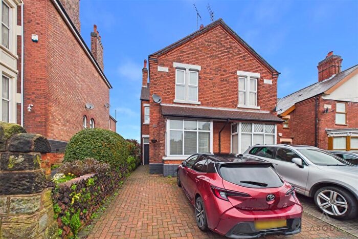 3 Bedroom Semi-Detached House For Sale In Bearwood Hill Road, Winshill, DE15