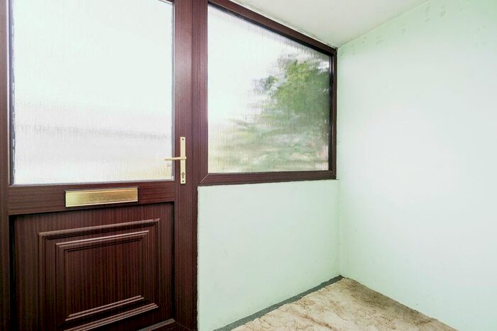 3 Bedroom Terraced House For Sale In Thatches Grove, Romford, RM6