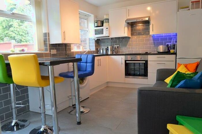 3 Bedroom Town House To Rent In Moran Road, Knutton, ST5