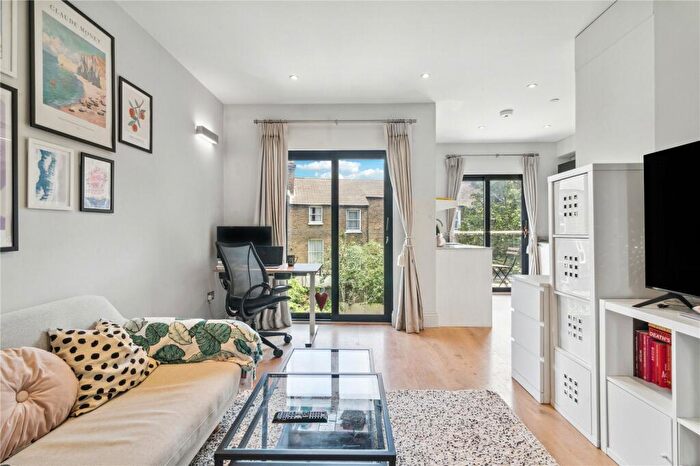 1 Bedroom Apartment To Rent In Vardens Road, SW11