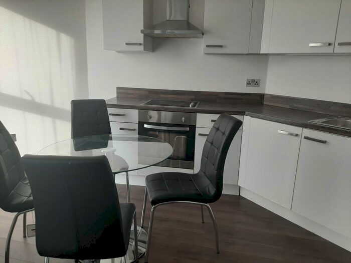 1 Bedroom Apartment To Rent In Park Crescent, Luton, LU1