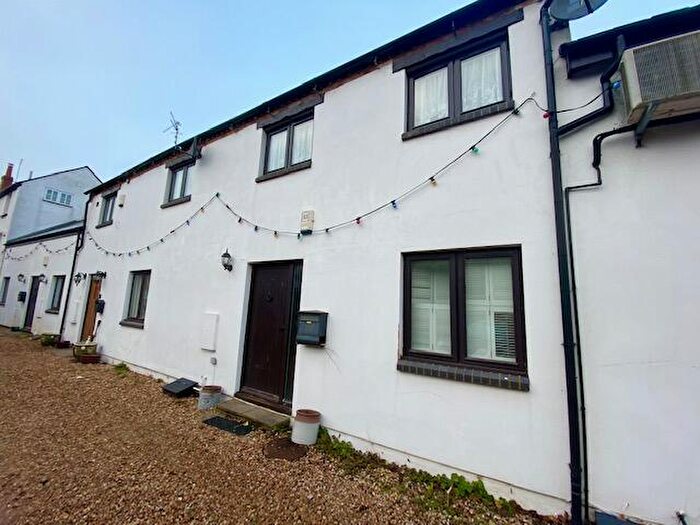 1 Bedroom Cottage To Rent In White Horse Yard, Stony Stratford, Milton Keynes, MK11