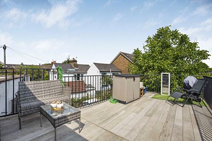 1 Bedroom Flat To Rent In Wensleydale Road, Hampton, TW12