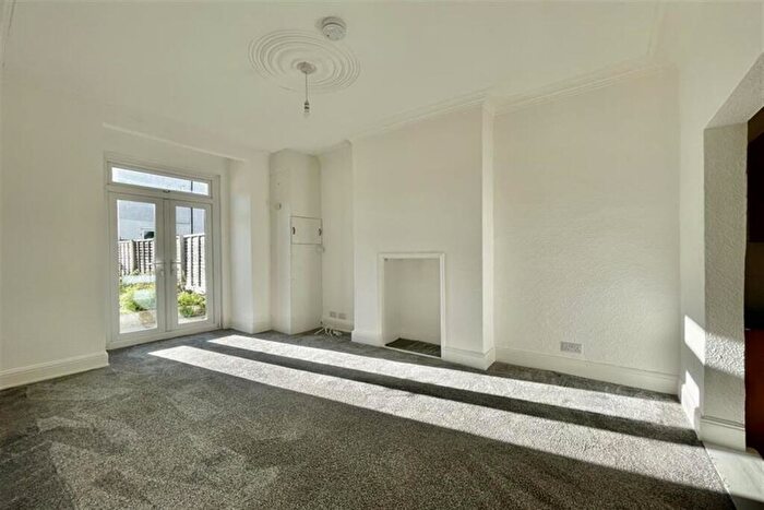 1 Bedroom Flat To Rent In Westborough Road, Westcliff-on-Sea, SS0
