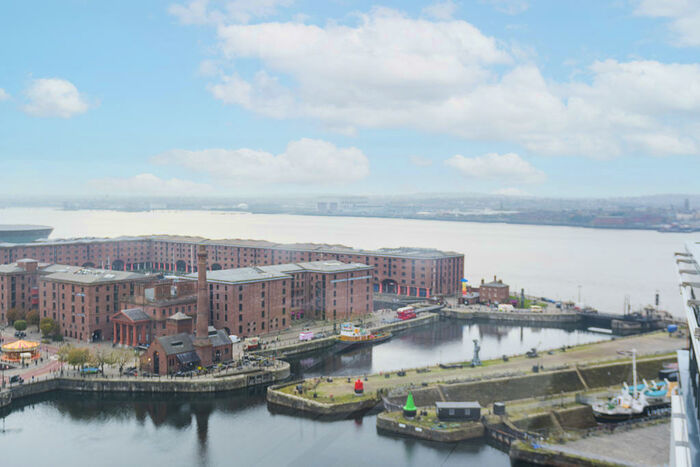 3 Bedroom Apartment To Rent In The Copper House, L1