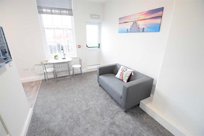 1 Bedroom Flat To Rent In Colbeck Chambers - High Street Apartment - Available Now, LN5