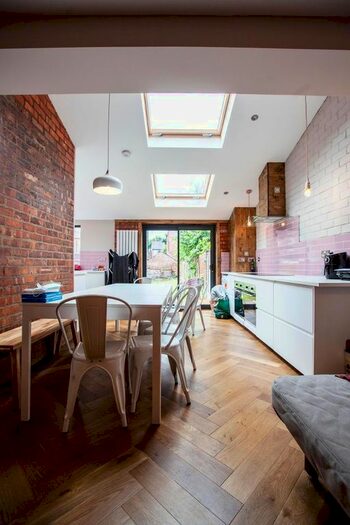 9 Bedroom Semi-Detached House To Rent In Leeshall Crecent, Manchester, M14