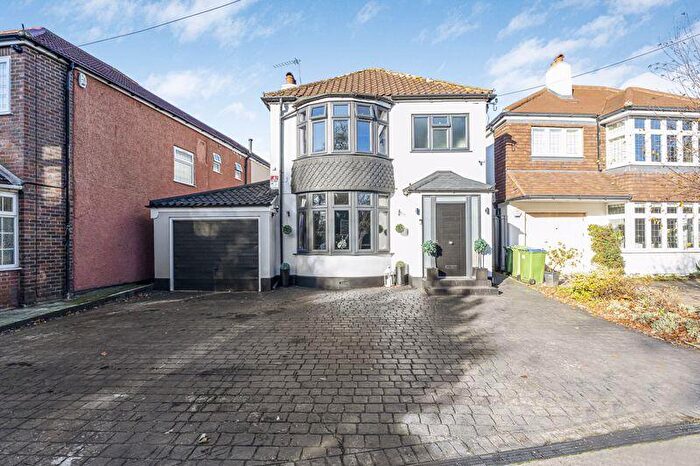 4 Bedroom Detached House For Sale In Fairway, Bexleyheath, DA6