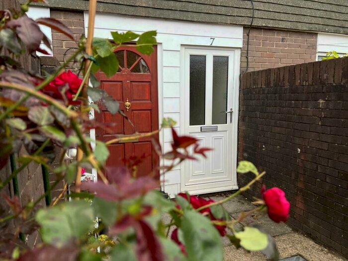 2 Bedroom Maisonette To Rent In Raven Square, Alton, GU34
