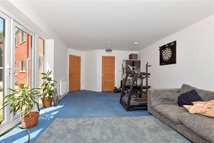 4 Bedroom Detached House For Sale In Blythe Road, Maidstone, Kent, ME15