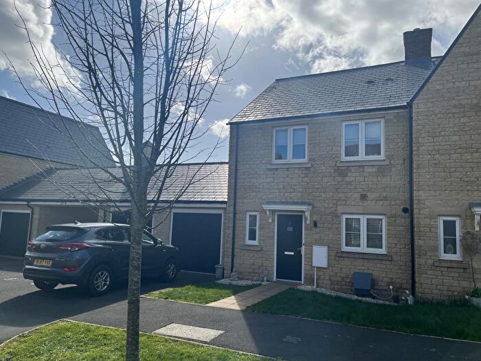 4 Bedroom Semi-Detached House For Sale In Woodley Drive, Bampton, Oxfordshire, OX18