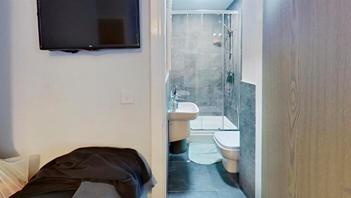 6 Bedroom House To Rent In Umberslade Road, Selly Oak, Birmingham, West Midlands, B29