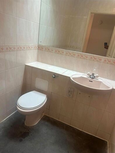 1 Bedroom Flat To Rent In Bowman Mews, Hooper Square, E1