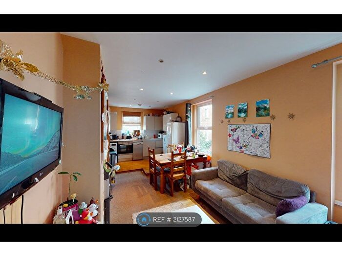 5 Bedroom Flat To Rent In Southwell Road, London, SE5