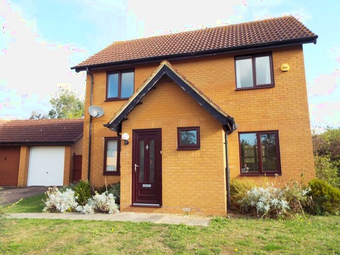 3 Bedroom Property To Rent In Bowen Close, Browns Wood, Milton Keynes, Buckinghamshire., MK7