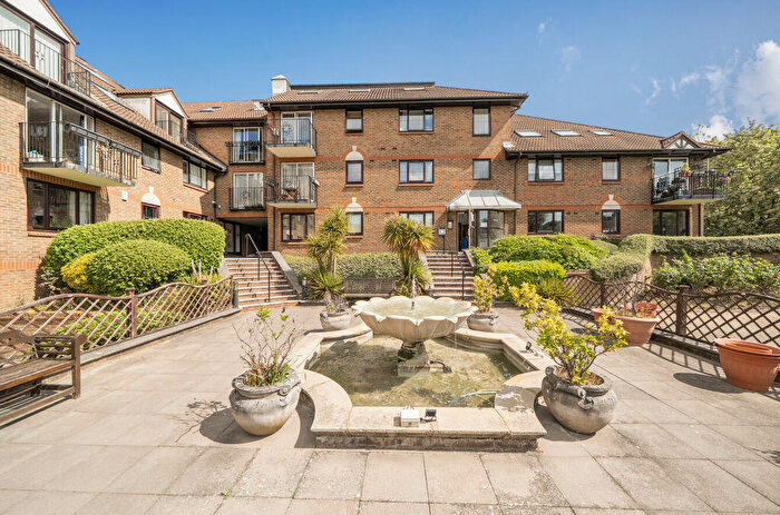 2 Bedroom Flat For Sale In Lansdowne Road, Purley, CR8