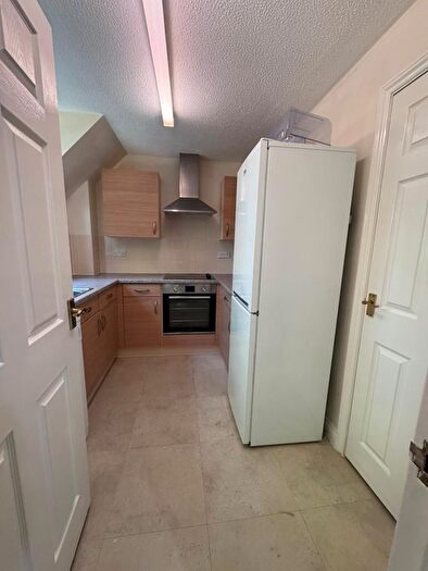 2 Bedroom Flat To Rent In London, RG14