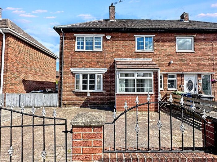 3 Bedroom Semi Detached House For Sale In Lindisfarne Road, Hebburn, NE31