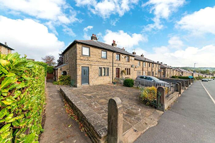 3 Bedroom End Of Terrace House For Sale In West Avenue, Honley, HD9