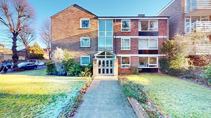 2 Bedroom Flat For Sale In Branstone Court, Kew, TW9