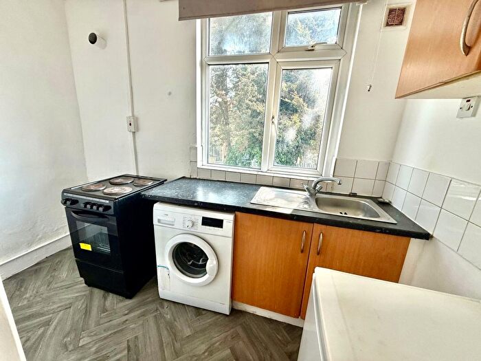 Studio To Rent In Victoria Road, Edmonton, N18