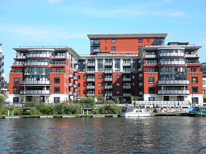 2 Bedroom Flat For Sale In Charter Quay, Kingston Upon Thames, KT1