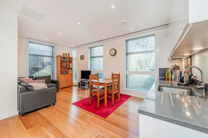 1 Bedroom Flat To Rent In Highbury Crescent, Highbury, London, N5