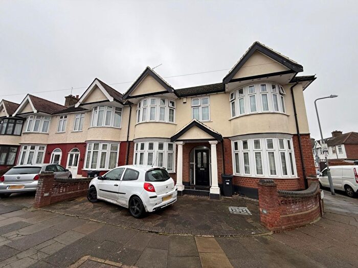 7 Bedroom Terraced House To Rent In Dawlish Drive, Ilford, IG3