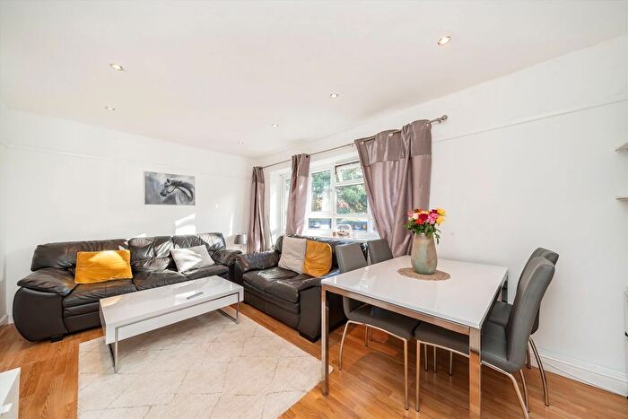 2 Bedroom Flat For Sale In Lyndale, London, NW2