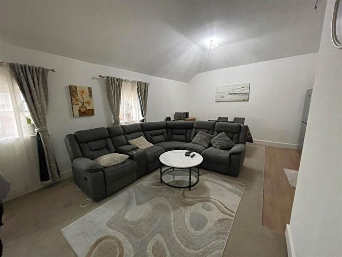 2 Bedroom Flat For Sale In The Crescent, Gloucester, GL1