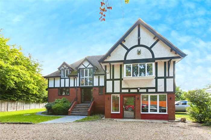 5 Bedroom Detached House For Sale In Fishery Road, Maidenhead, Berkshire, SL6