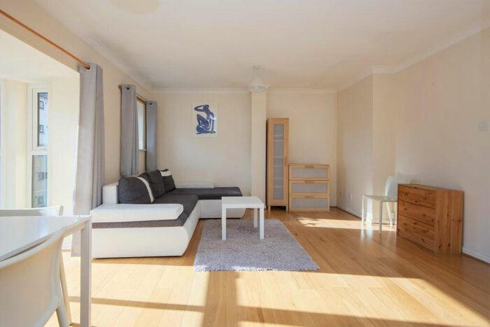 2 Bedroom Flat To Rent In Portsmouth Mews, Royal Victoria Dock, Royal Victoria Dock, E16