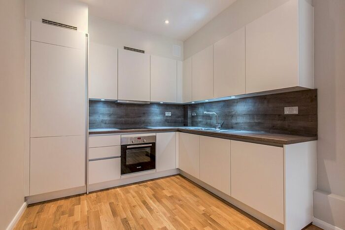 2 Bedroom Flat To Rent In Shacklewell Lane, London, E8