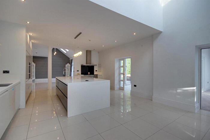 4 Bedroom Detached House For Sale In Park Lane, Swanland, HU14