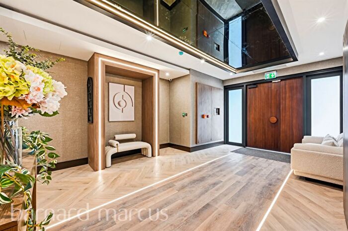 2 Bedroom Flat For Sale In Stamford Brook, London, W6
